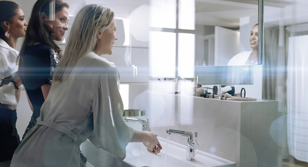 Die aufeinander abgestimmten Armaturen der Serie HANSADESIGNO STYLE sorgen für ein harmonisches Gefühl von Zuhause (Foto: Hansa Armaturen GmbH)